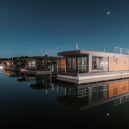 Breeze Retreat, Ботель