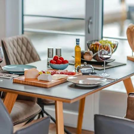 Ботель Breeze Retreat, *