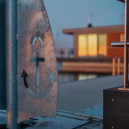 Hausboot Am Baerwalder In *