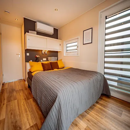 Ботель Breeze Retreat, *