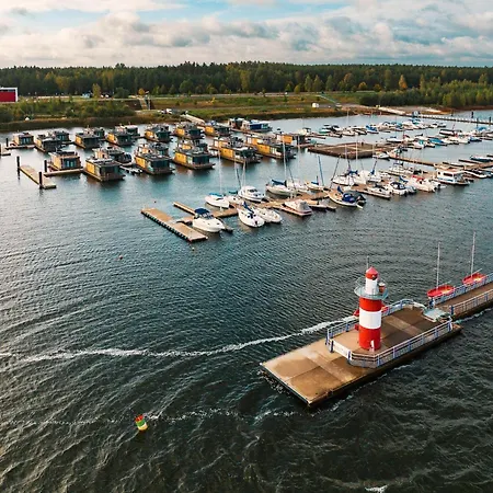 Ботель Breeze Retreat,