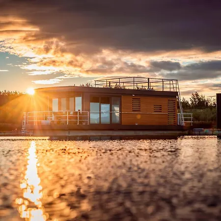 Hausboot Am Baerwalder In Botel Klitten