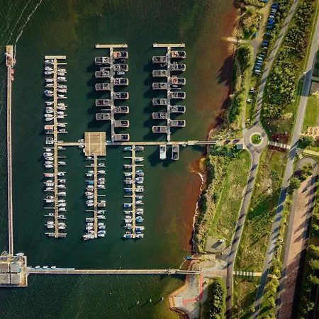 Breeze Retreat, Klitten