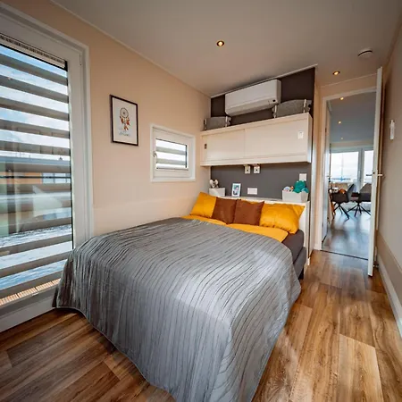 Ботель Breeze Retreat,