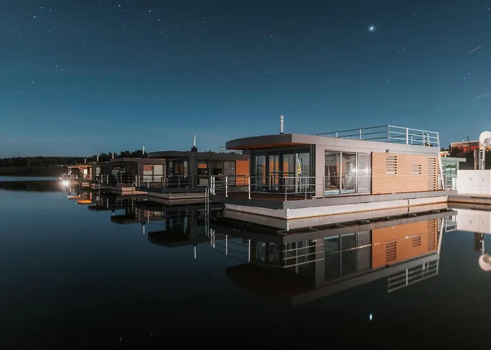 Breeze Retreat, 船屋